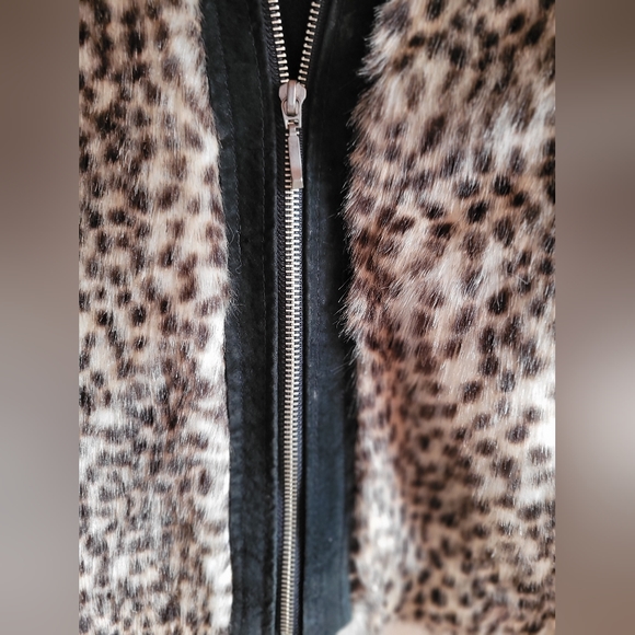 🥳👯‍♀️Wet Seal Cropped Faux Fur Jacket XS/S👯‍♀️🥳 - Picture 5 of 6